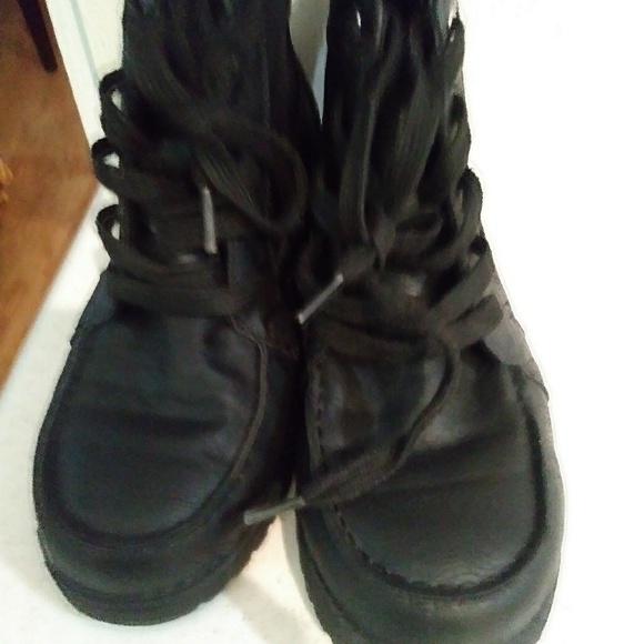 Childrens Place Boys Boots Size 3 - Picture 2 of 4